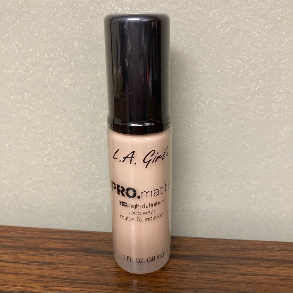 FREE w/ Bundle NWT L.A. Girl Pro High-Definition Long Wear Matte Foundation Nude